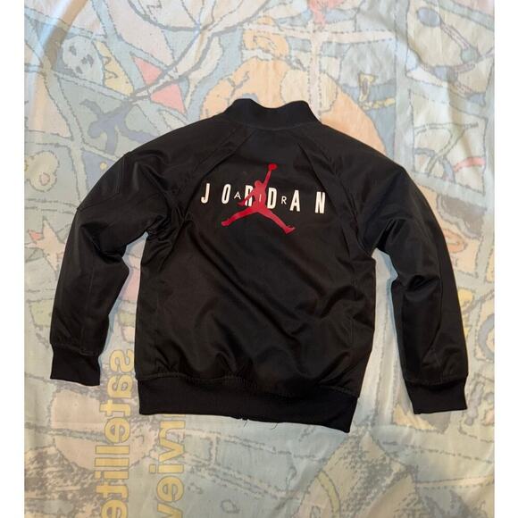 Stylish Jordan Kids' Jacket - Perfect for Young Fans! - Picture 3 of 3
